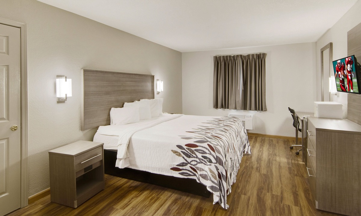 Florida Panhandle Hotel | Red Roof Inn & Suites Pensacola - NAS Corry