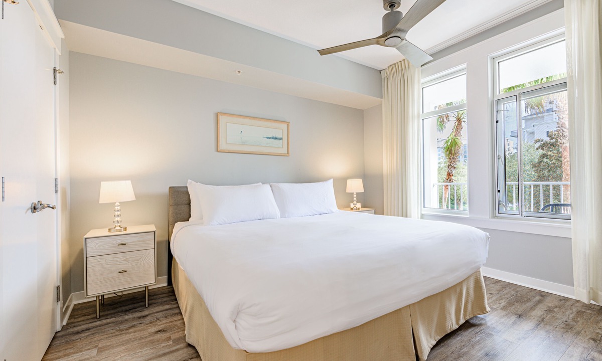 Baytowne Wharf Condo | Private Balcony ~ Community Pool ~ Fitness Center