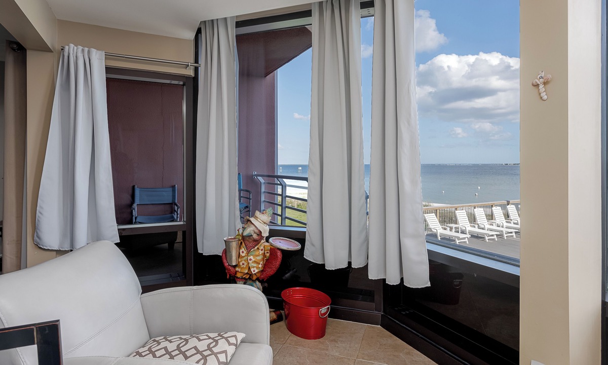 Pensacola Beach Condo | Bayfront Retreat with Pool, Perfect for 6 - PBC108