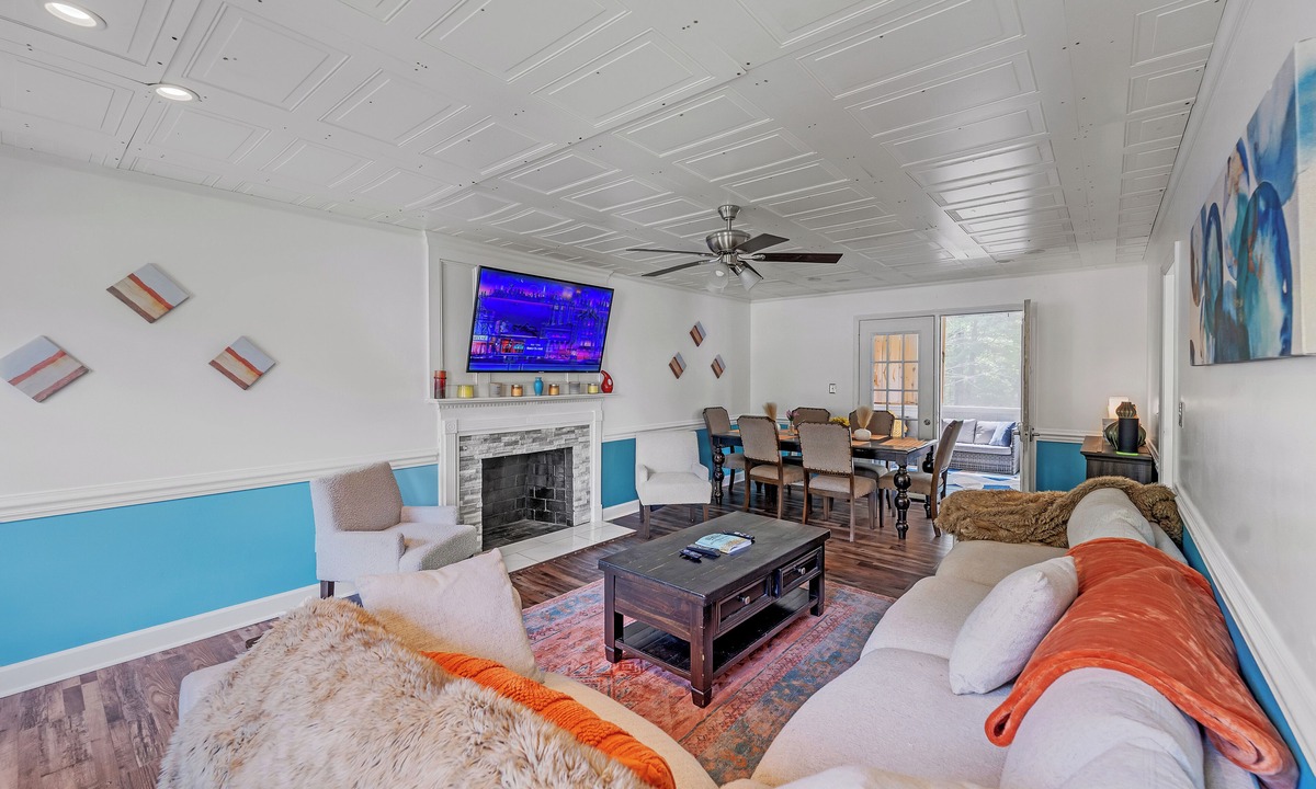 Kernersville House | Kernersville Hot Tub Pool Arcade Gym Wifi Coffee