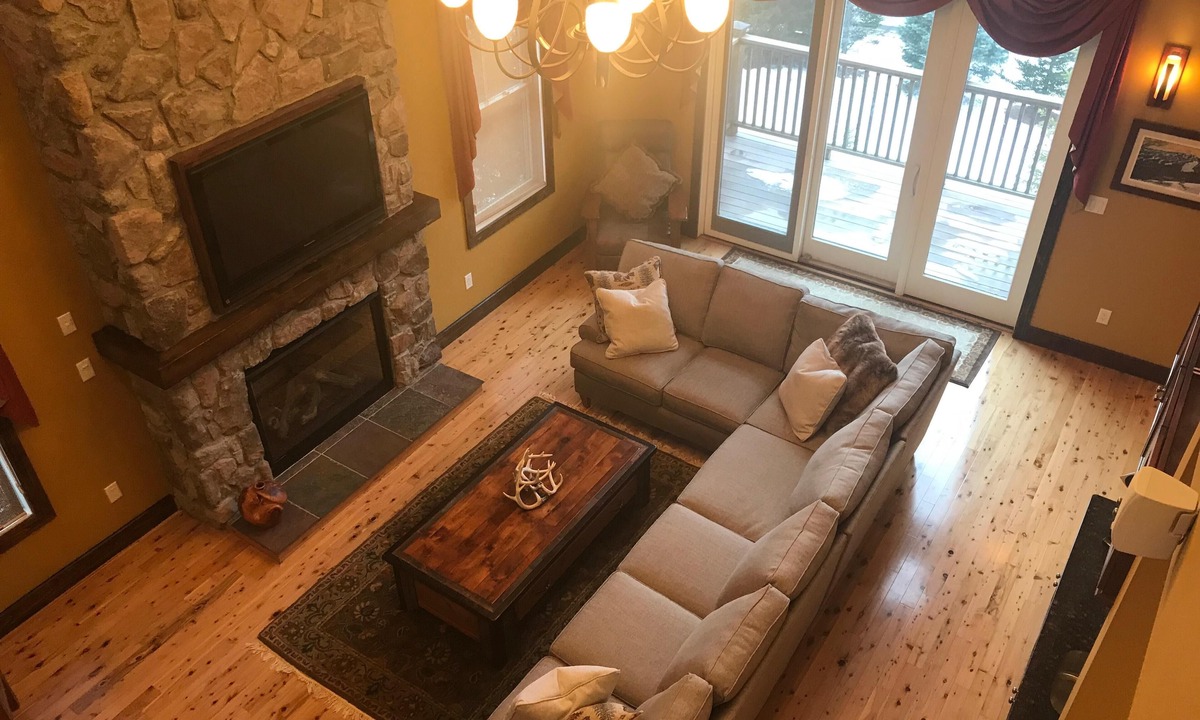 West Dover House | Luxury 5 Bedroom Ski-Home w/Private Hot Tub for your Vermont Escape @ Mount Snow