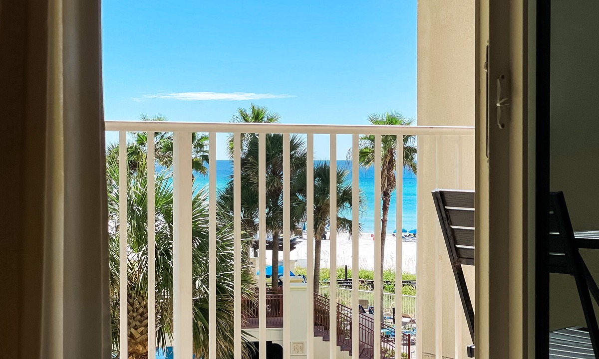 Panama City Beach Hotel | AMAZING ocean & pool views from the 3rd floor! Extra large same floor parking!