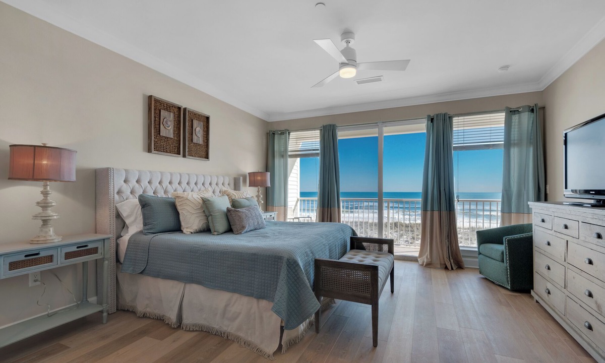 Navarre Beach Condo | Bikini Bottom | 🌊 Gulf-Front Townhome + Pool + Garage + Pet Friendly 🐾