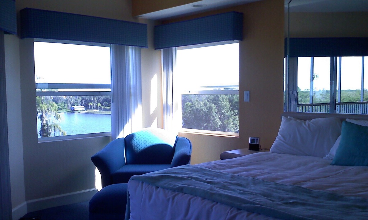 Bay Lake Apartment | Absolutely stunning one bedroom timeshare/resort right next door to Disneyland.