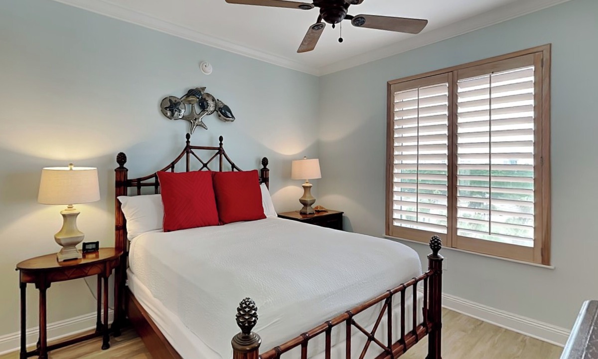 Ono Island Condo | Updated Indigo East Condo | Spacious Corner Unit with Extra Large Balcony!