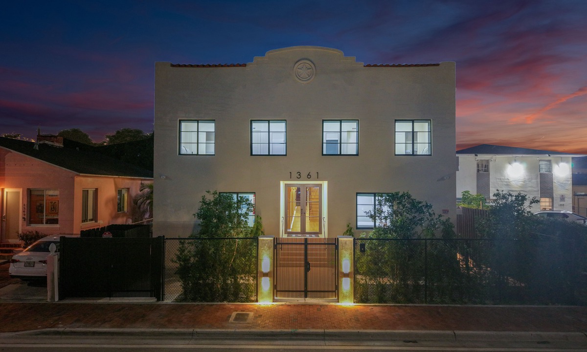 East Little Havana Apartment | Prestige Retreat by Renzzi