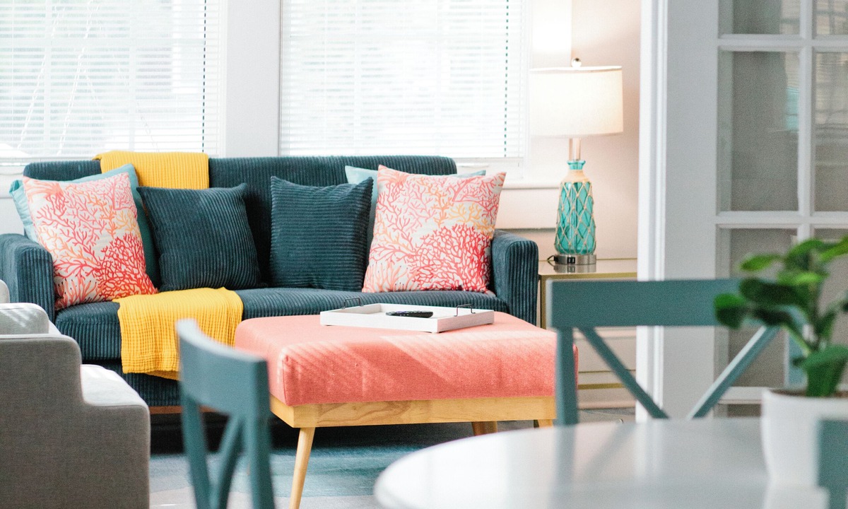 East Hill Apartment | King Loft Retreat | 1BR + Fast WiFi