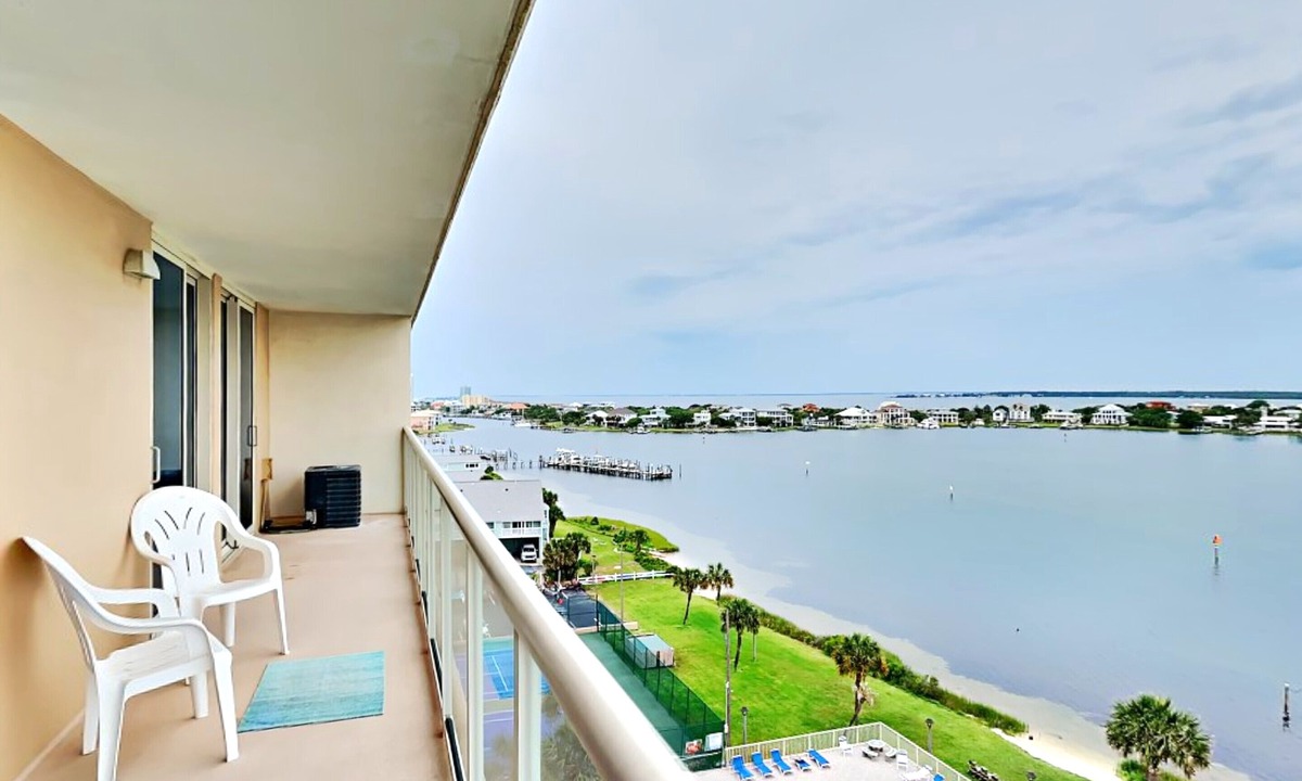 Villa Sabine Condo | Sabine Yacht & Racquet 8D | 2BD/2BA | Bayfront/Across from Beach/Pool/Boat Slips