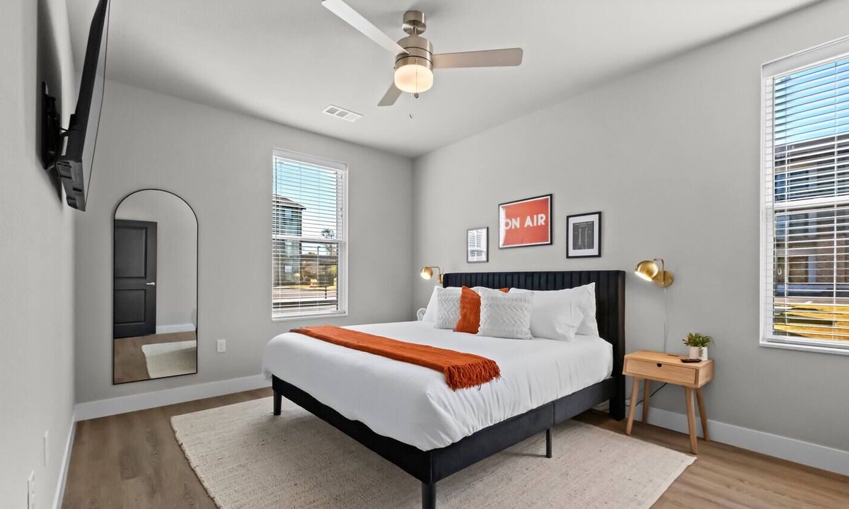 Rogers Apartment | Unplug in Comfort, Gym & Pool, New Lift & No Cleaning Fee