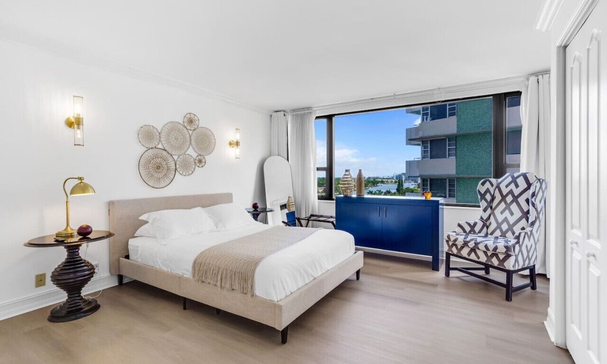 Mid Beach Condo | Huge Beachfront Lux Condo 2400sqft 5 Bedroom 5 Bathroom with Ocean and Bay Views