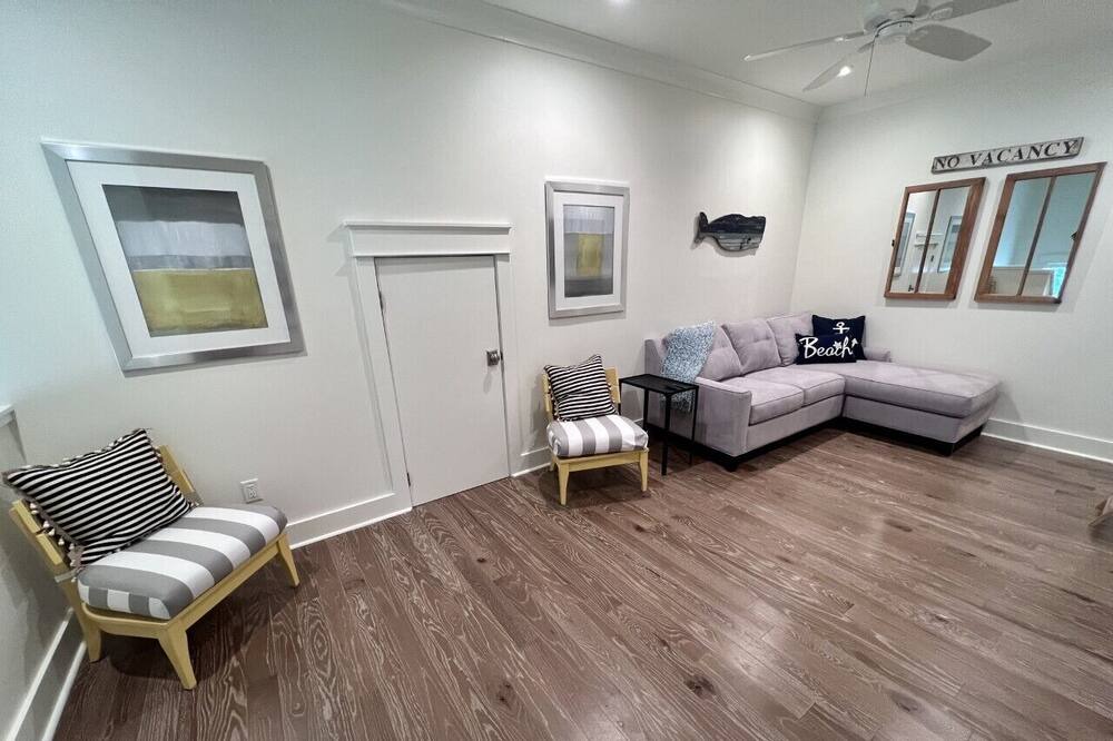 Photo of Livingroom in White's Gulfview