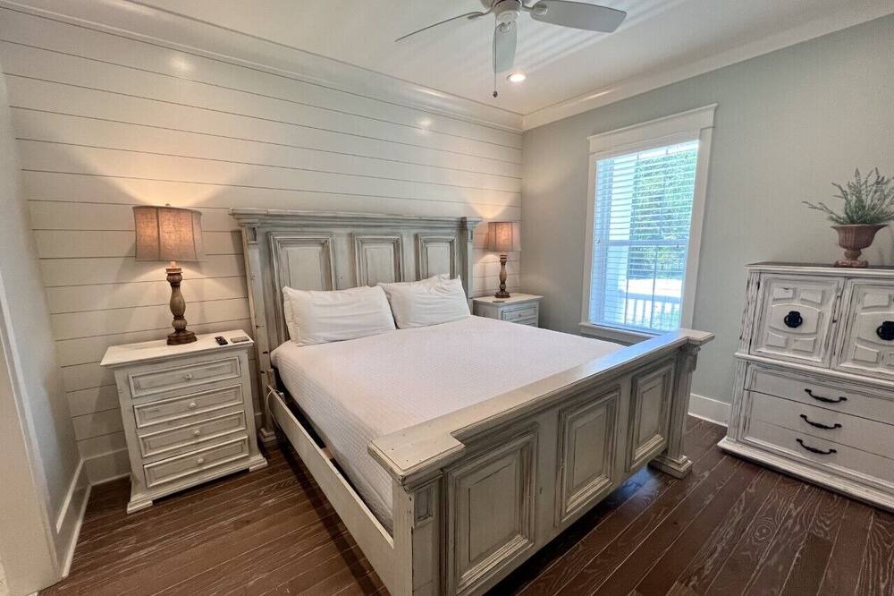 Photo of Bedroom in White's Gulfview