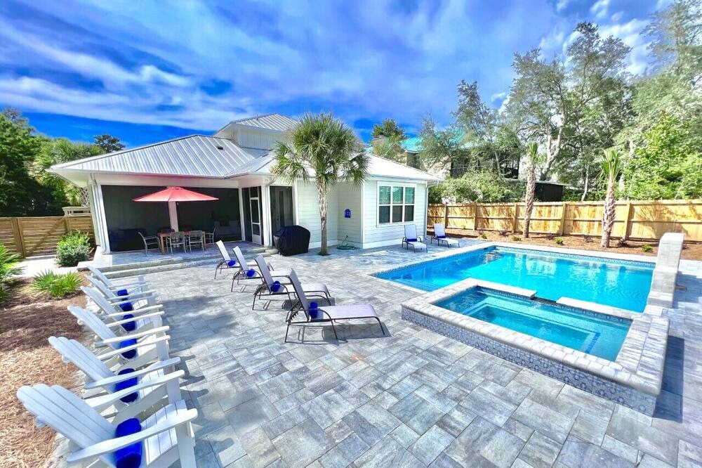 Photo of Outdoor in White's Gulfview
