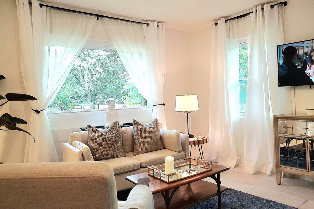 Photo of Livingroom in Bellview