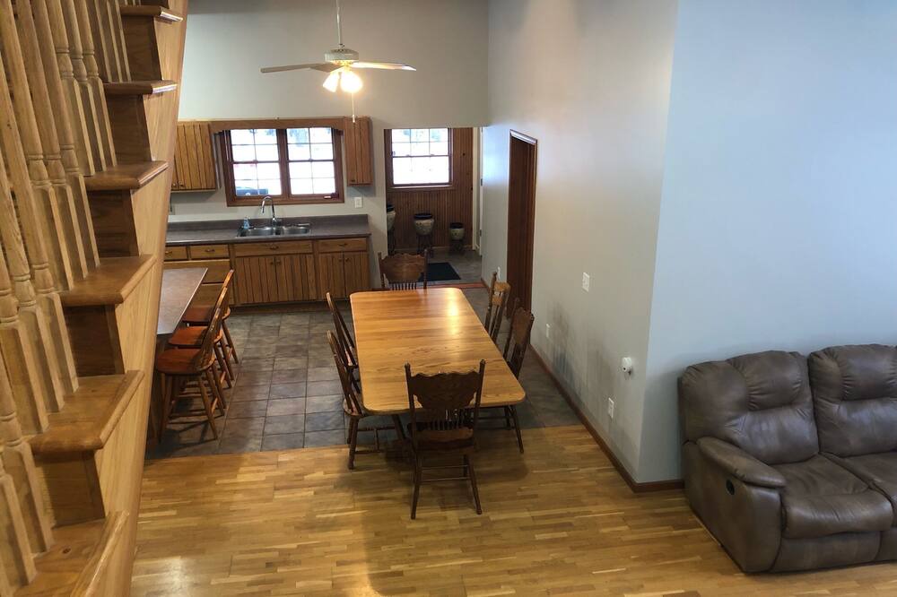 Photo of Livingroom in Deerton