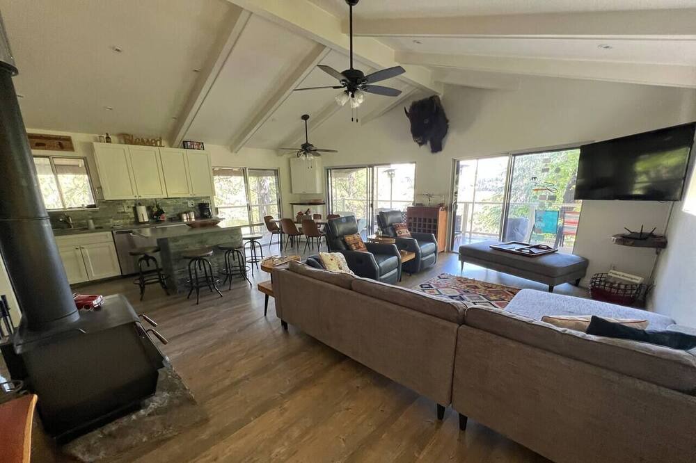 Photo of Livingroom in Lakehead
