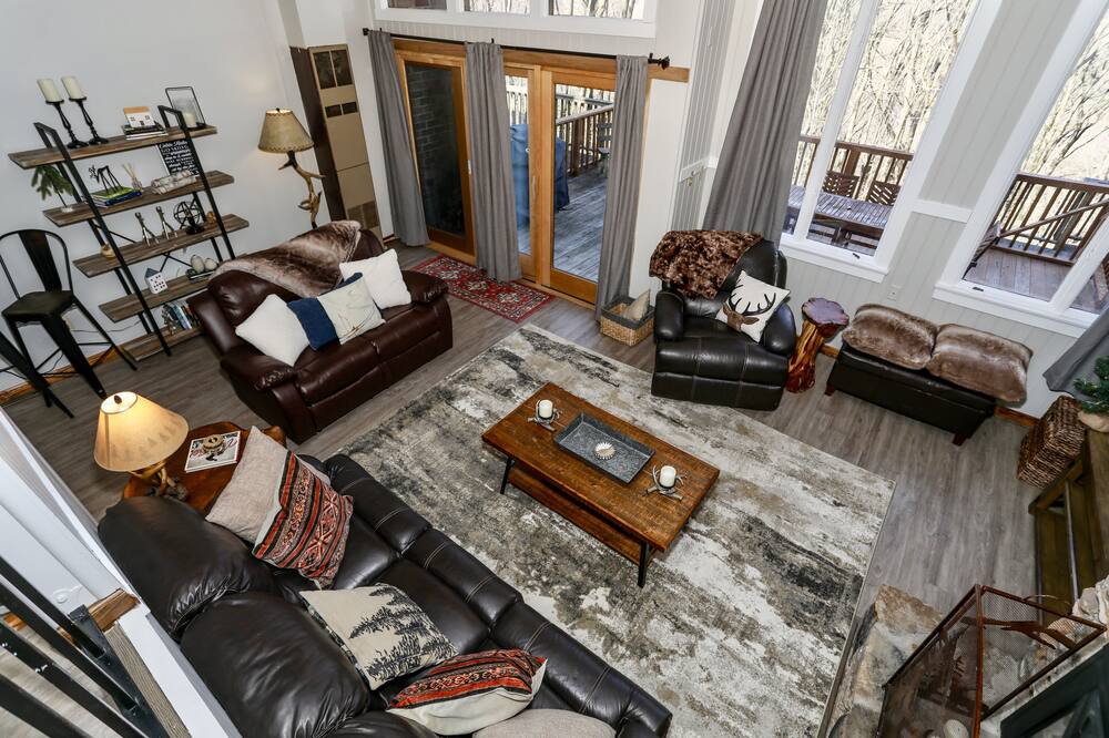 Photo of Livingroom in Seven Springs