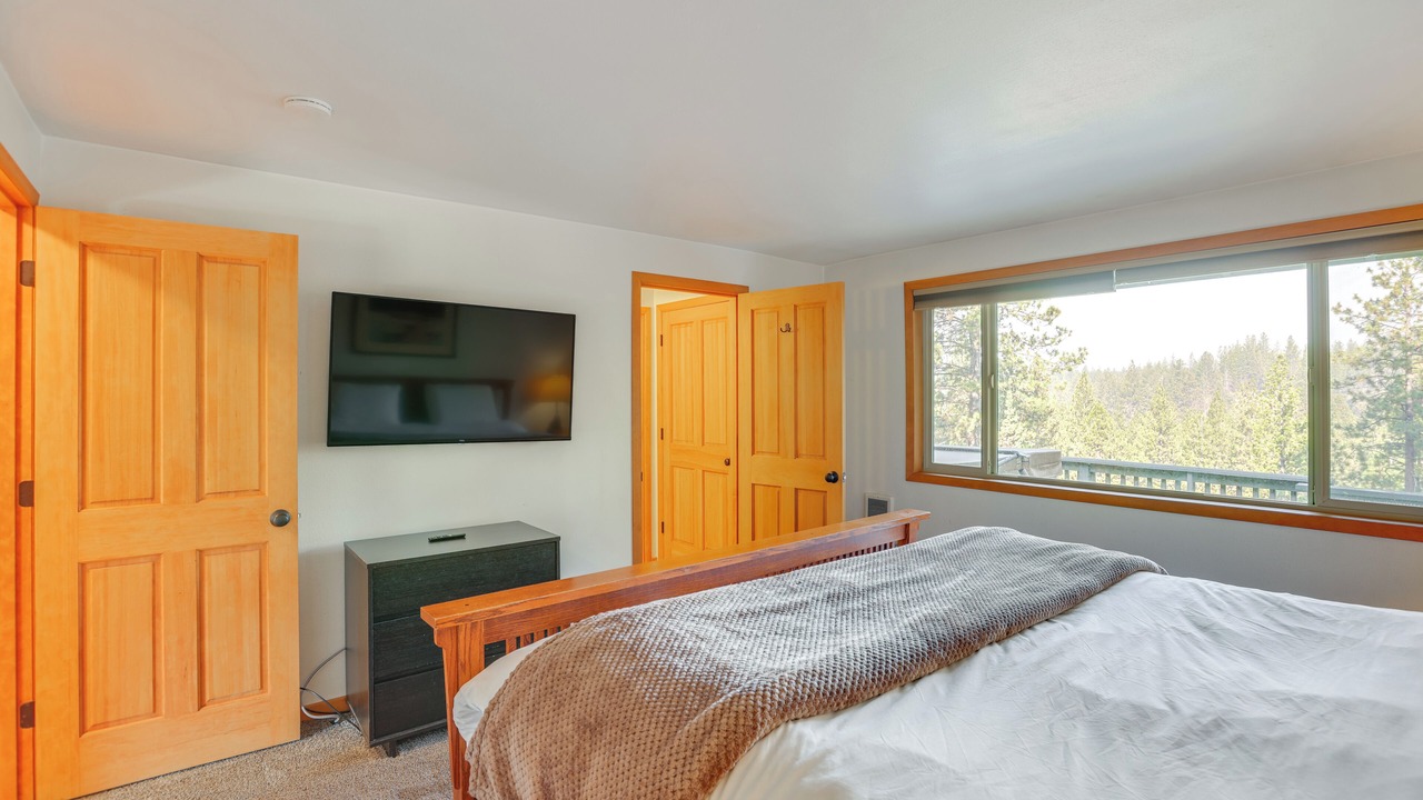 Photo of Bedroom in Deschutes River Woods