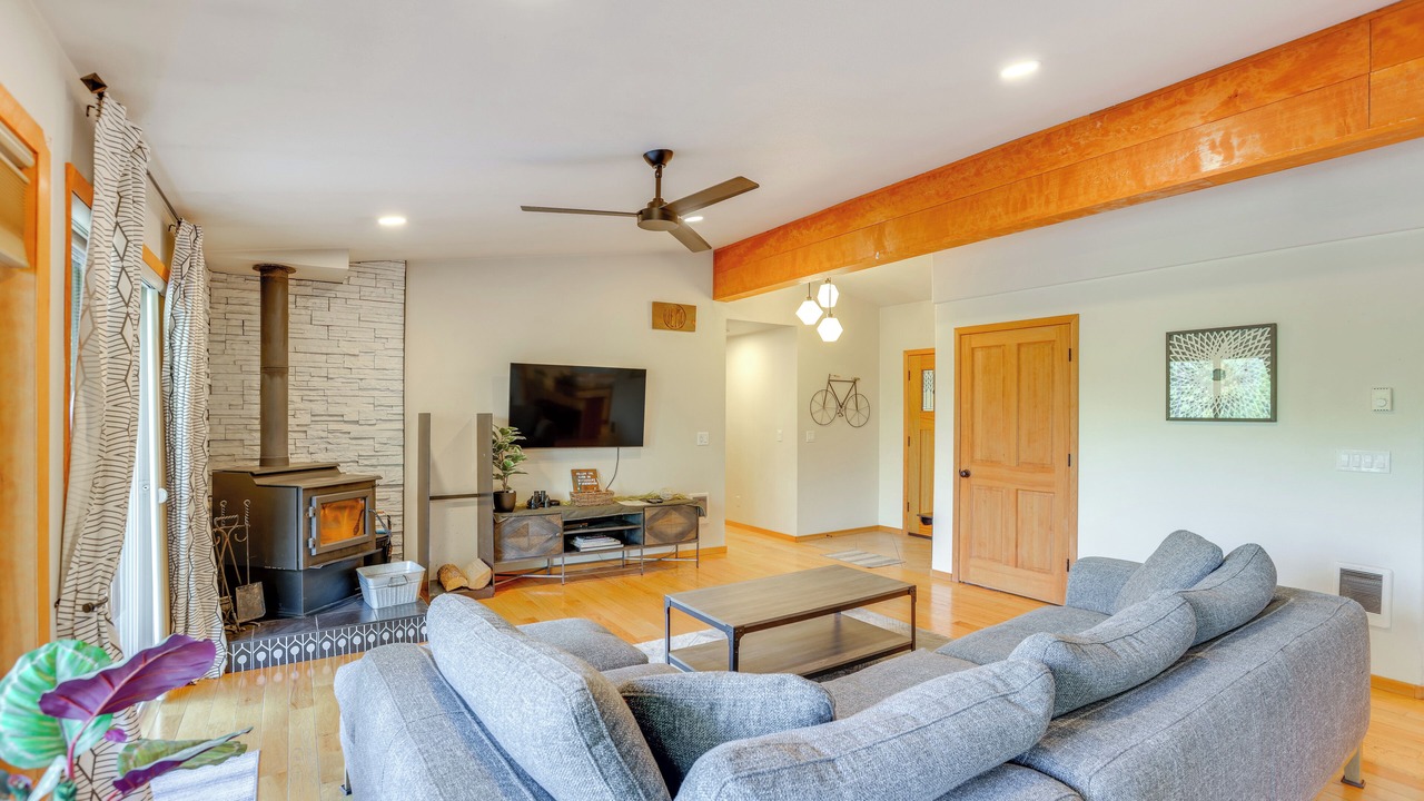 Photo of Livingroom in Deschutes River Woods