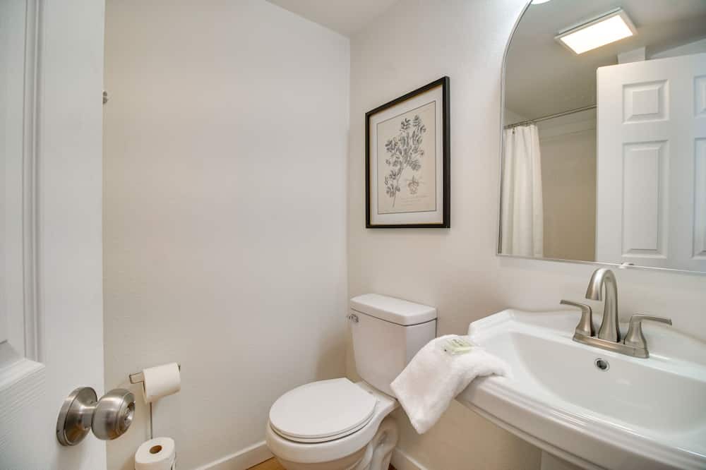 Photo of Bathroom in Gentry