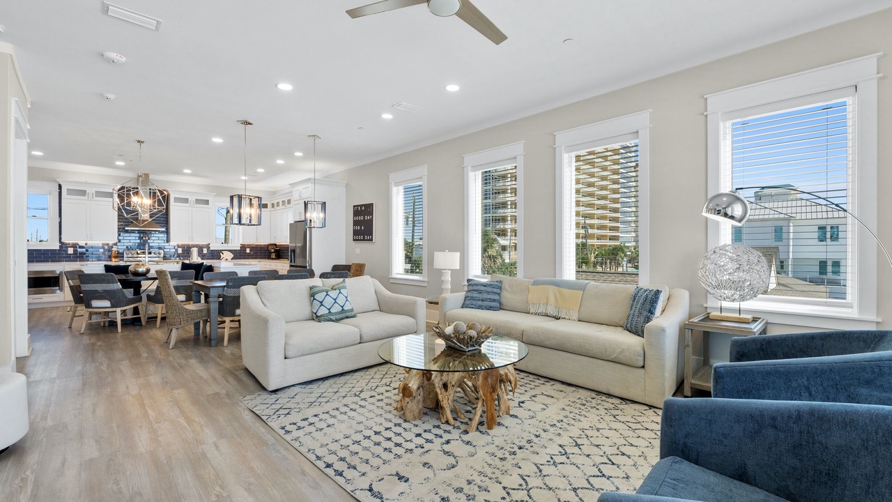 Photo of Livingroom in Crescent Beach