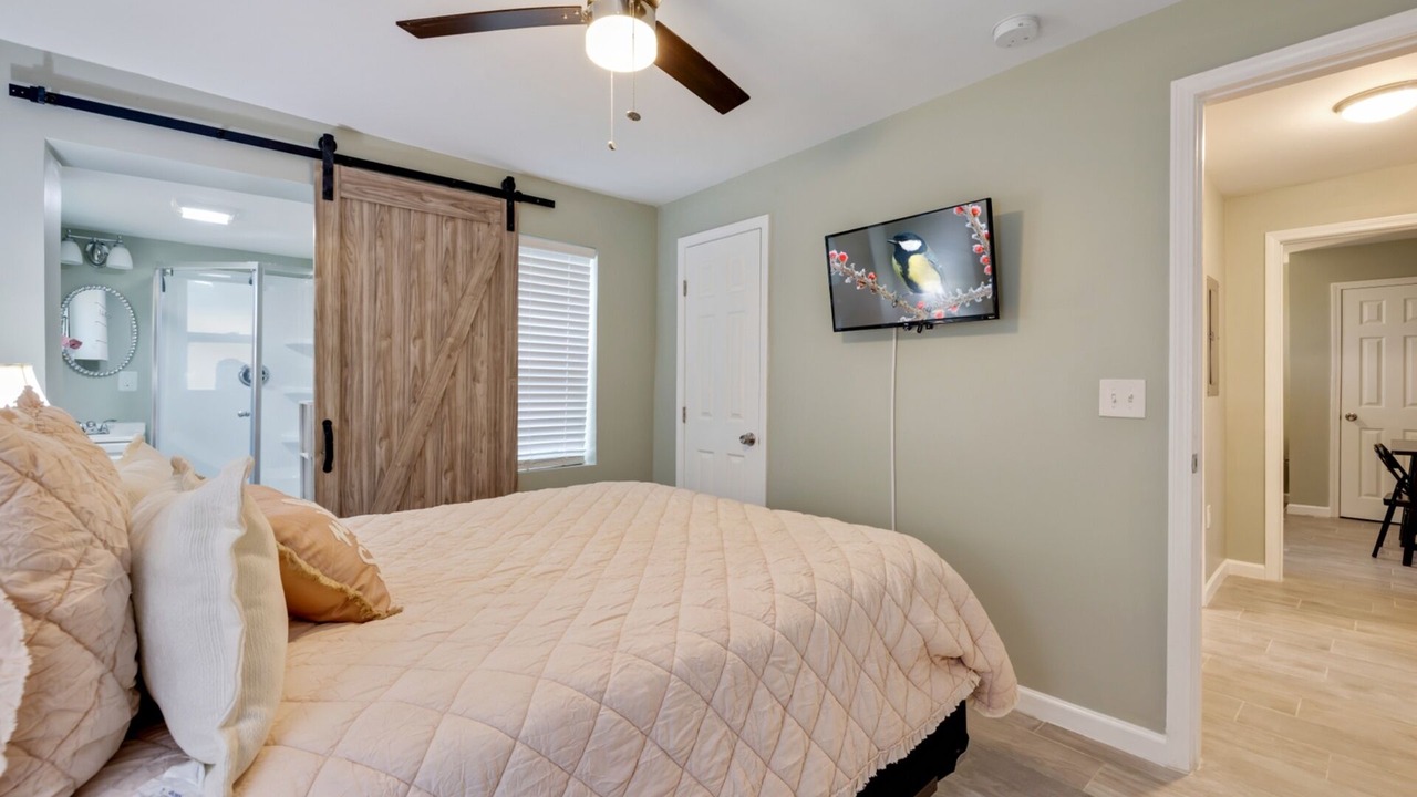 Photo of Bedroom in Biltmore Beach