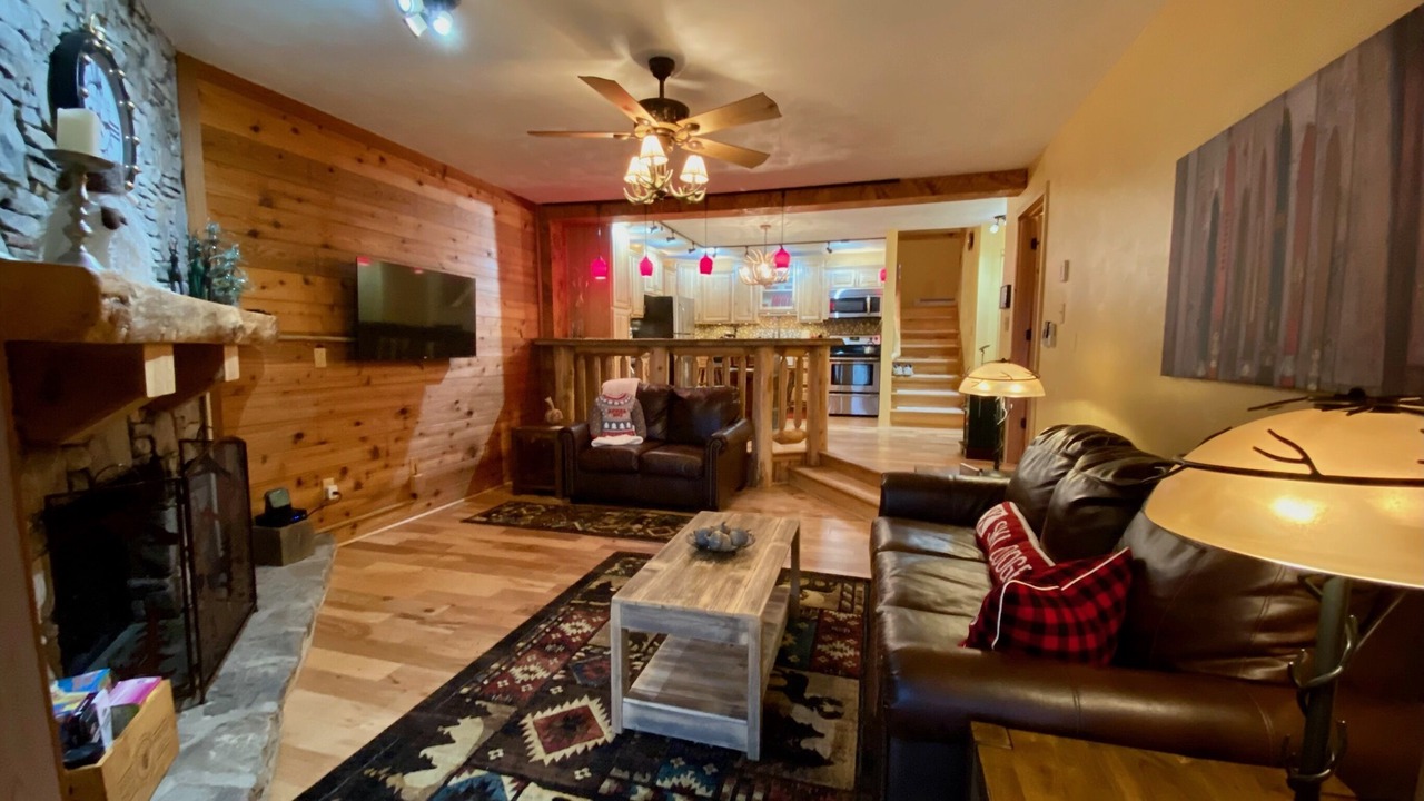 Photo of Livingroom in Seven Springs