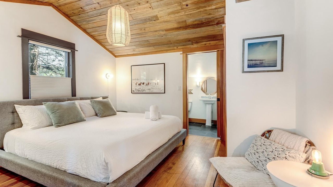 Photo of Bedroom in Old Bend