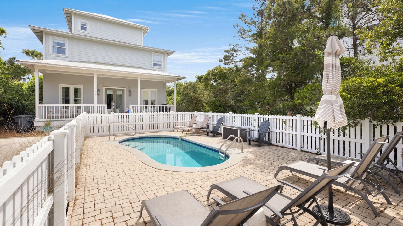 Photo of Outdoor in White's Gulfview