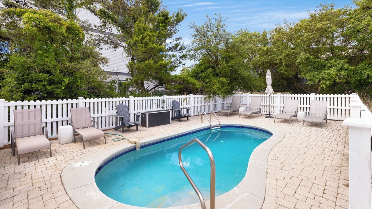 Photo of Outdoor in White's Gulfview