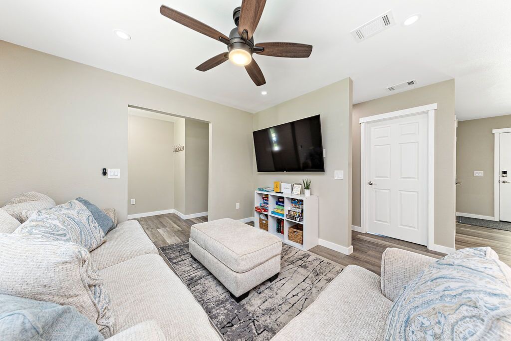 Photo of Livingroom in Southeast Pensacola