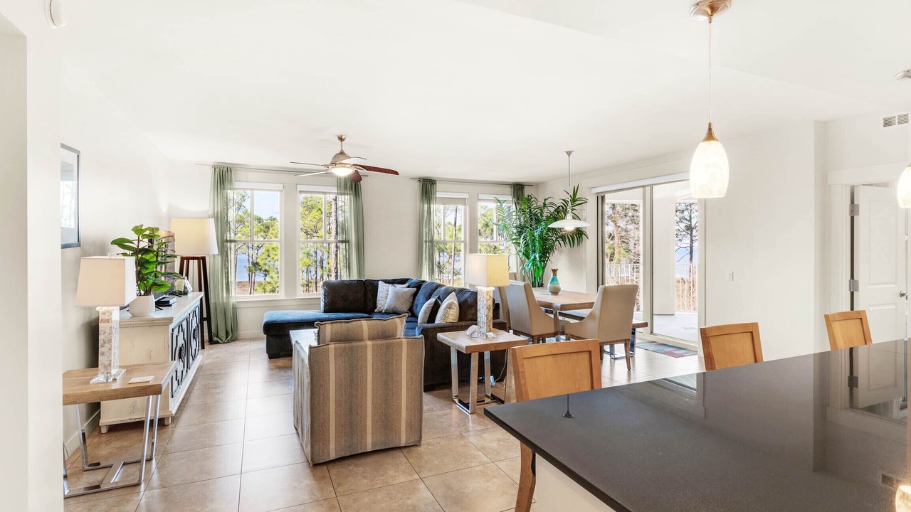 Photo of Livingroom in Baytowne Wharf