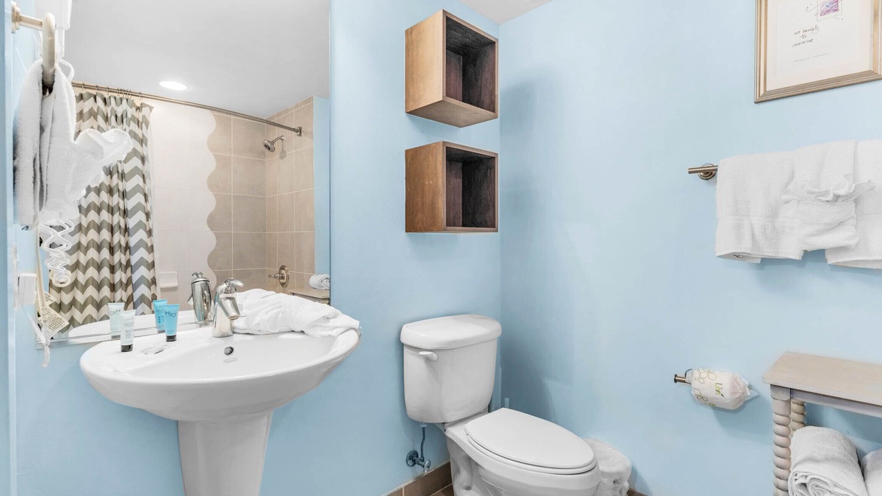 Photo of Bathroom in Baytowne Wharf