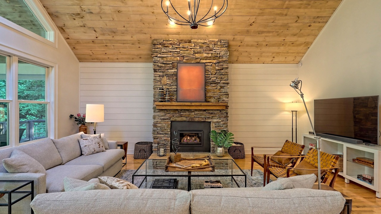 Photo of Livingroom in Cashiers