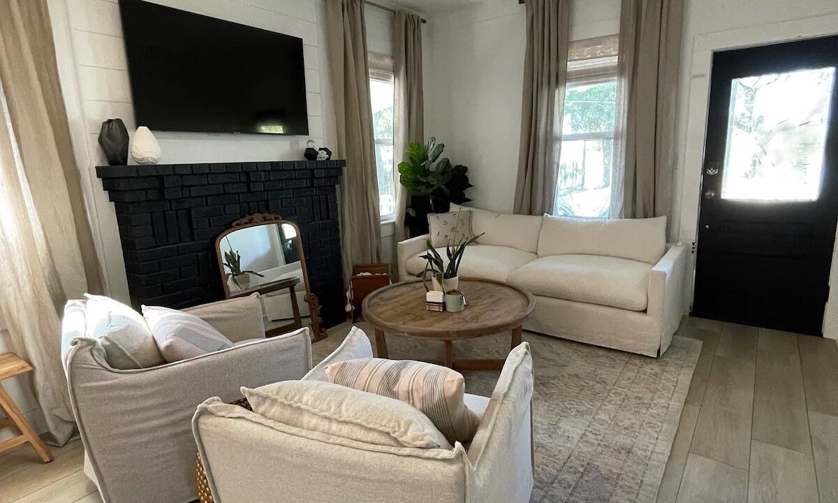 Photo of Livingroom in East Pensacola Heights