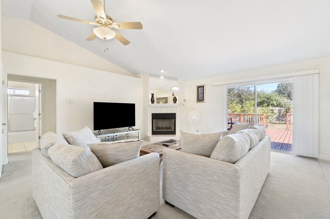 Photo of Livingroom in Northeast Pensacola