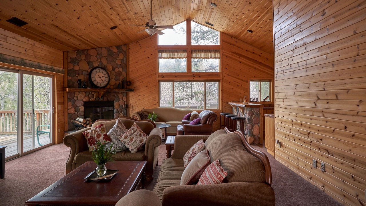 Photo of Livingroom in Running Springs