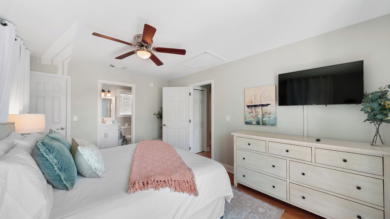 Photo of Bedroom in Crystal Beach