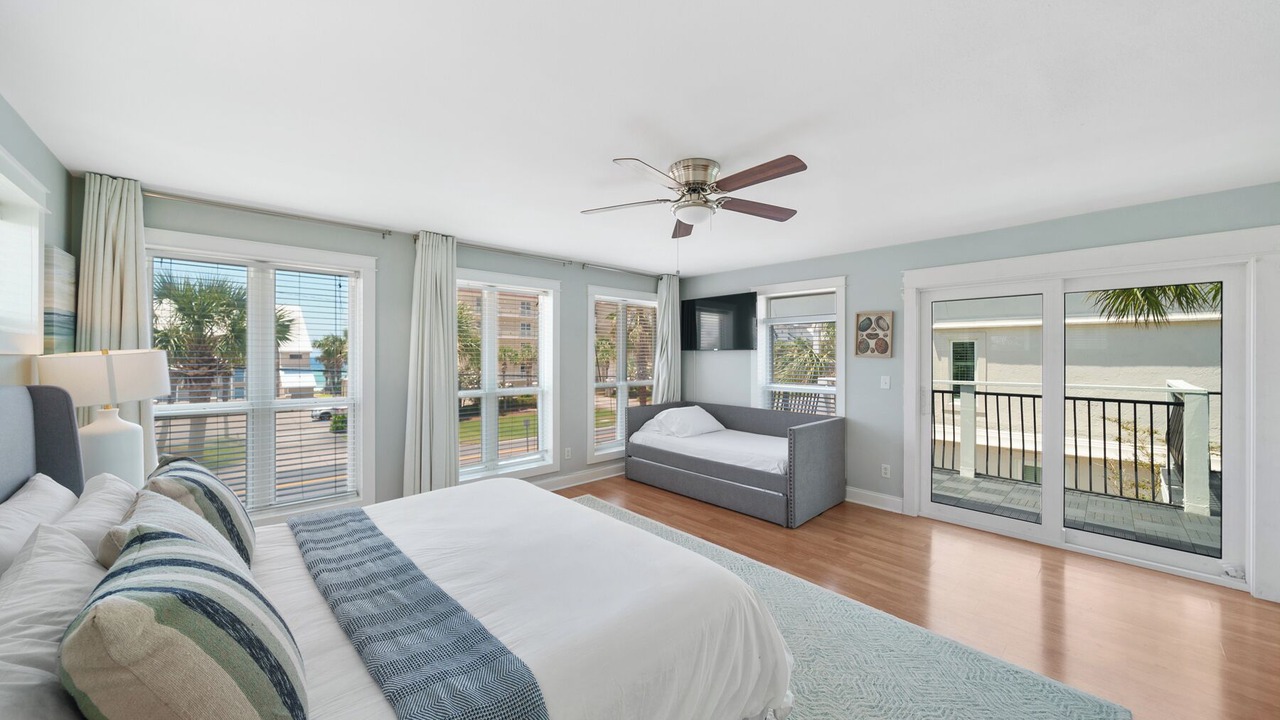 Photo of Bedroom in Crystal Beach