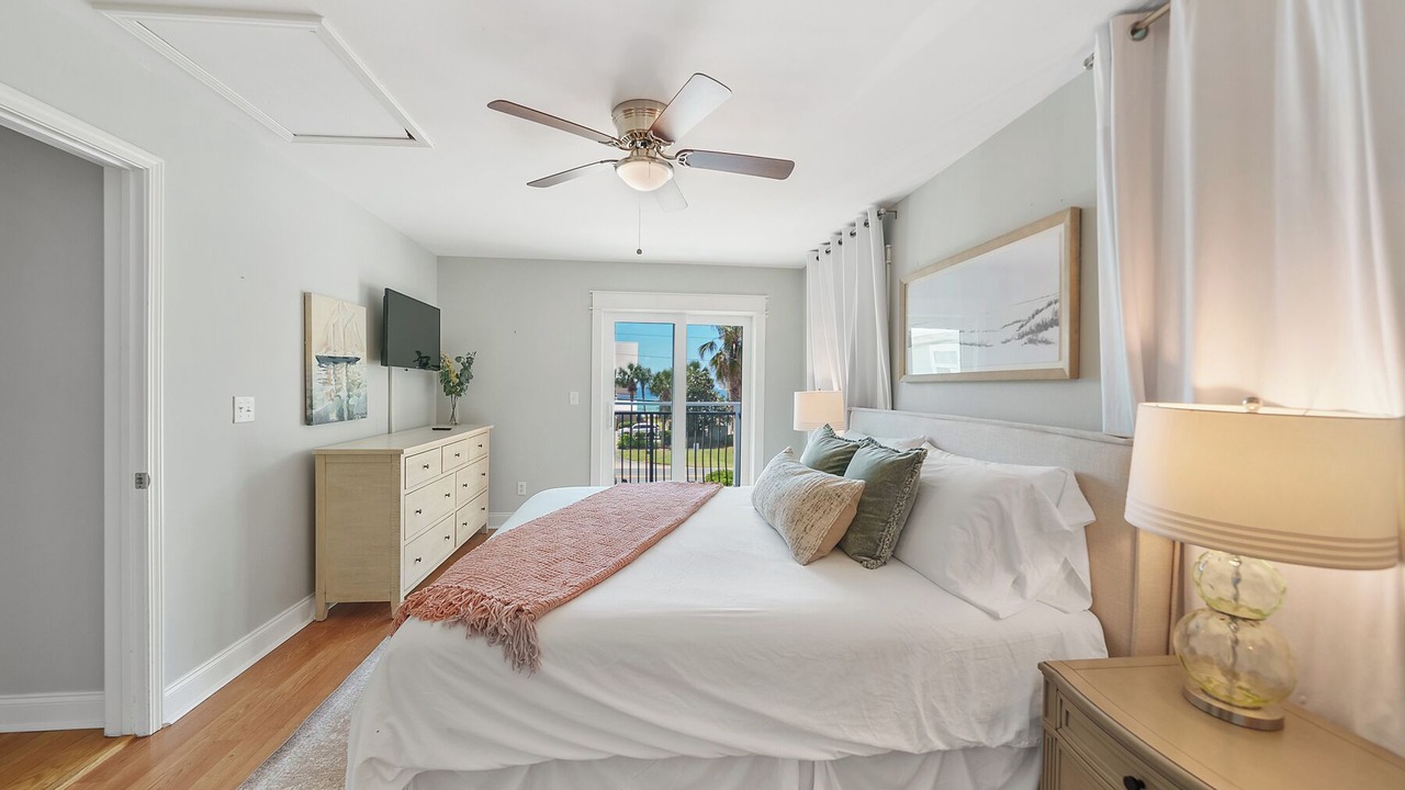 Photo of Bedroom in Crystal Beach