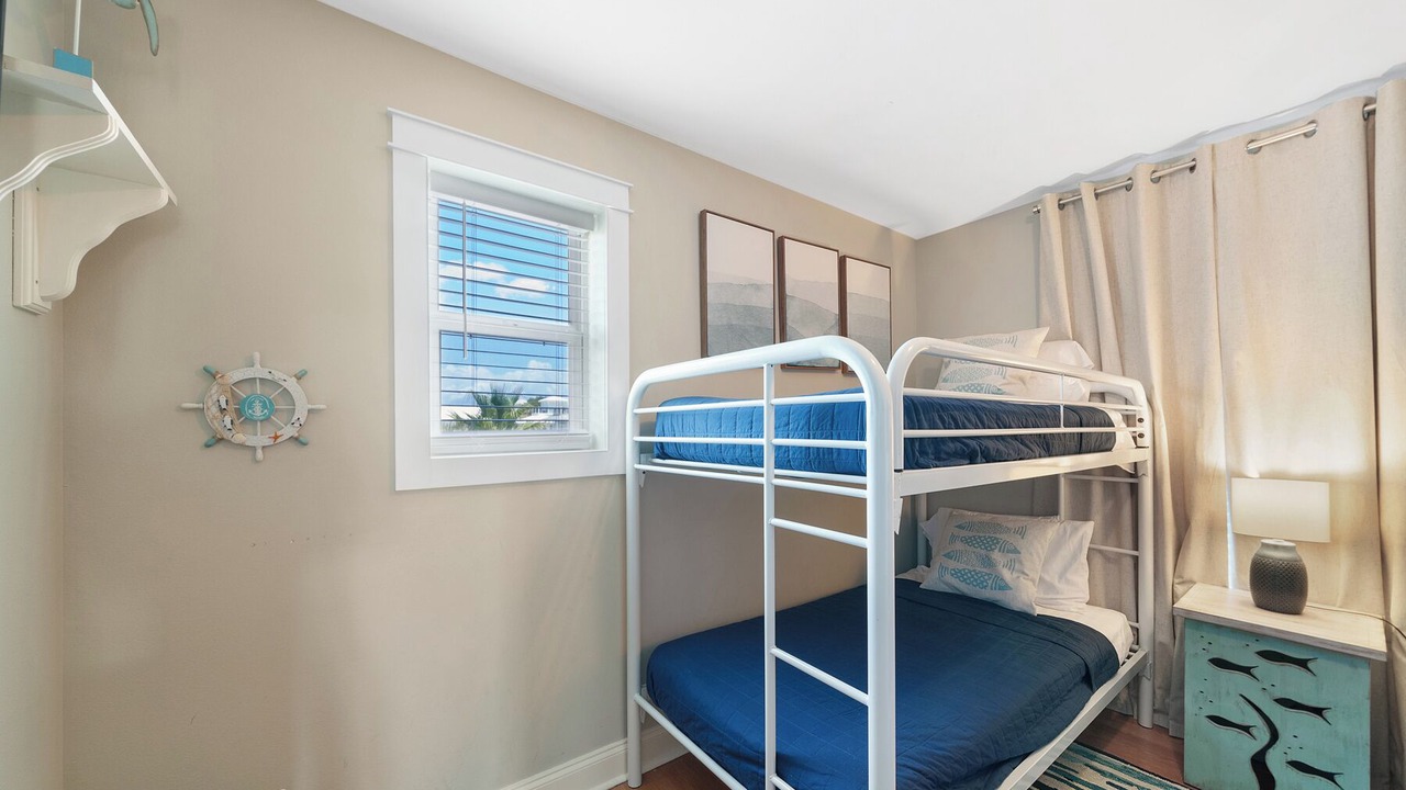Photo of Bedroom in Crystal Beach