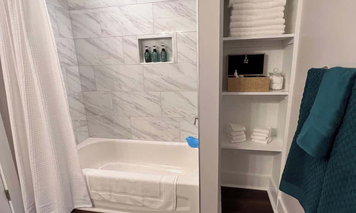 Photo of Bathroom in Whitemarsh Island