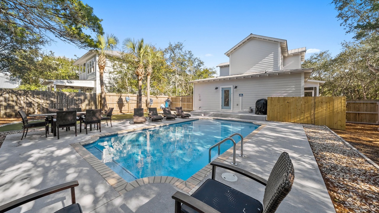 Photo of Outdoor in White's Gulfview
