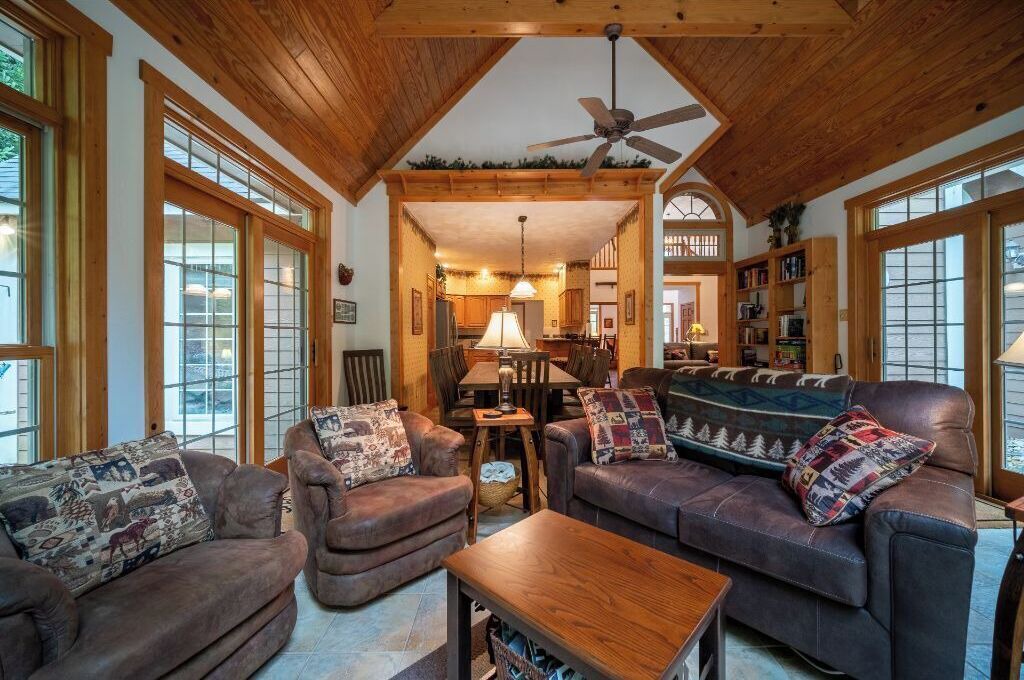 Photo of Livingroom in Seven Springs