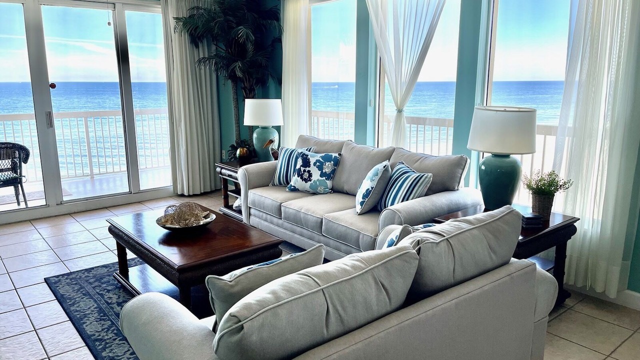 Photo of Livingroom in Lower Grand Lagoon