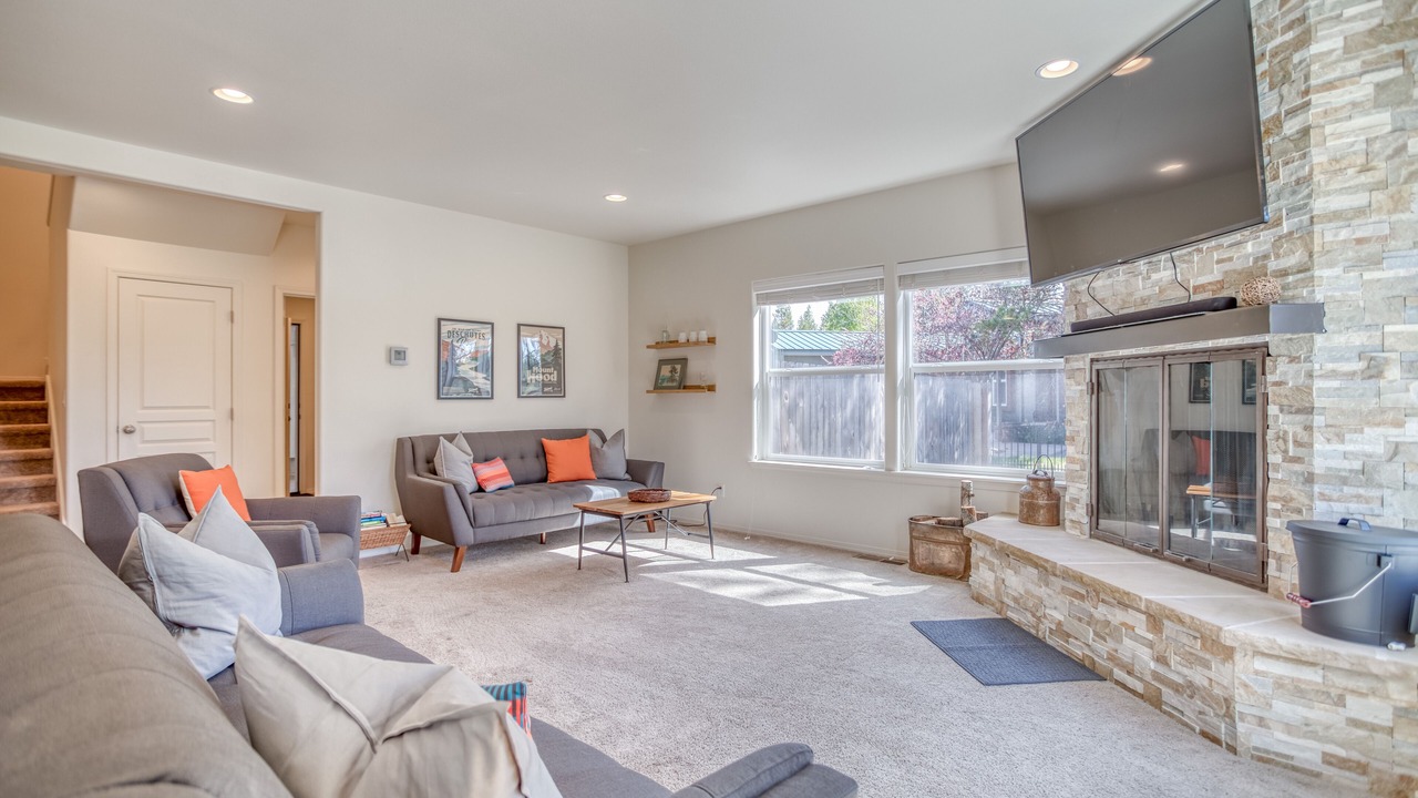 Photo of Livingroom in Oregon Water Wonderland