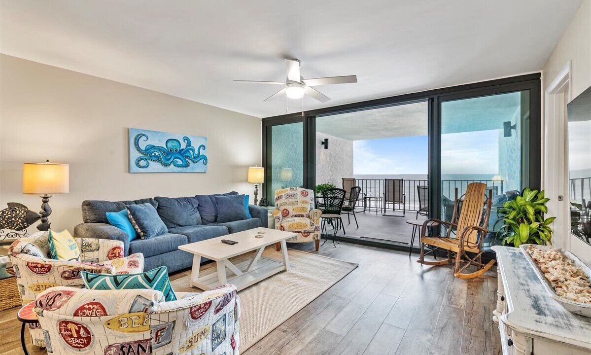 Photo of Livingroom in Biltmore Beach