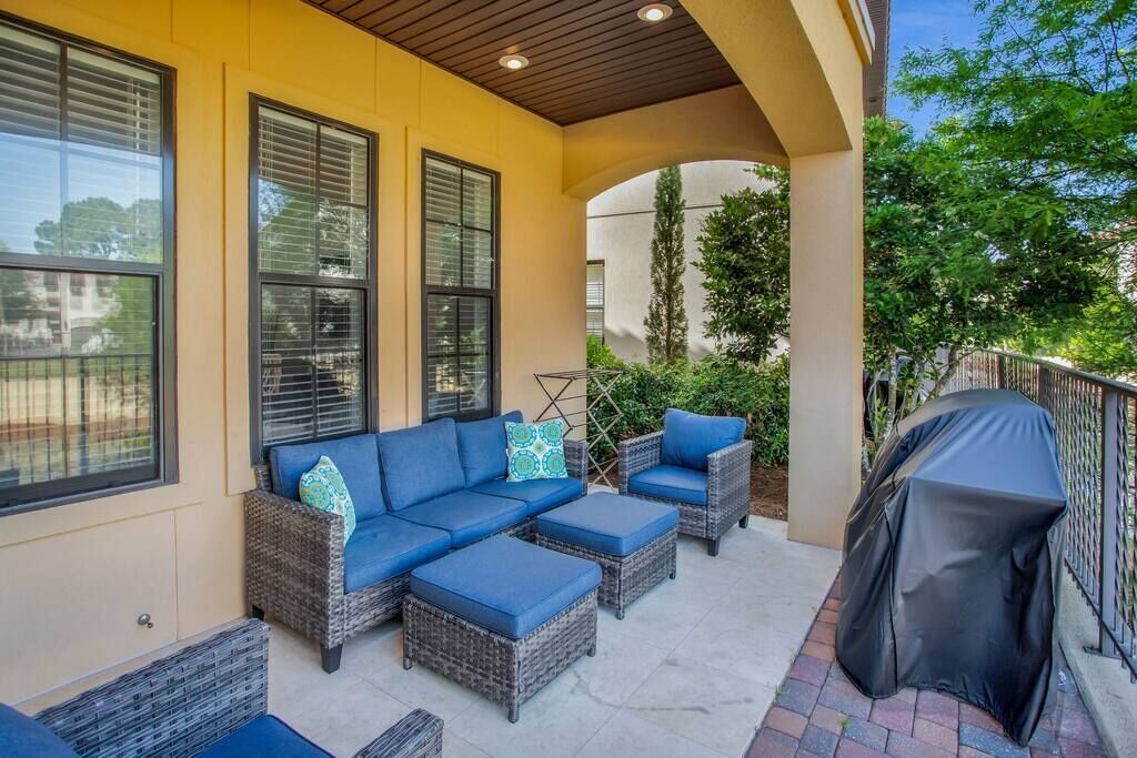 Photo of Patio Balcony in Villa Lago
