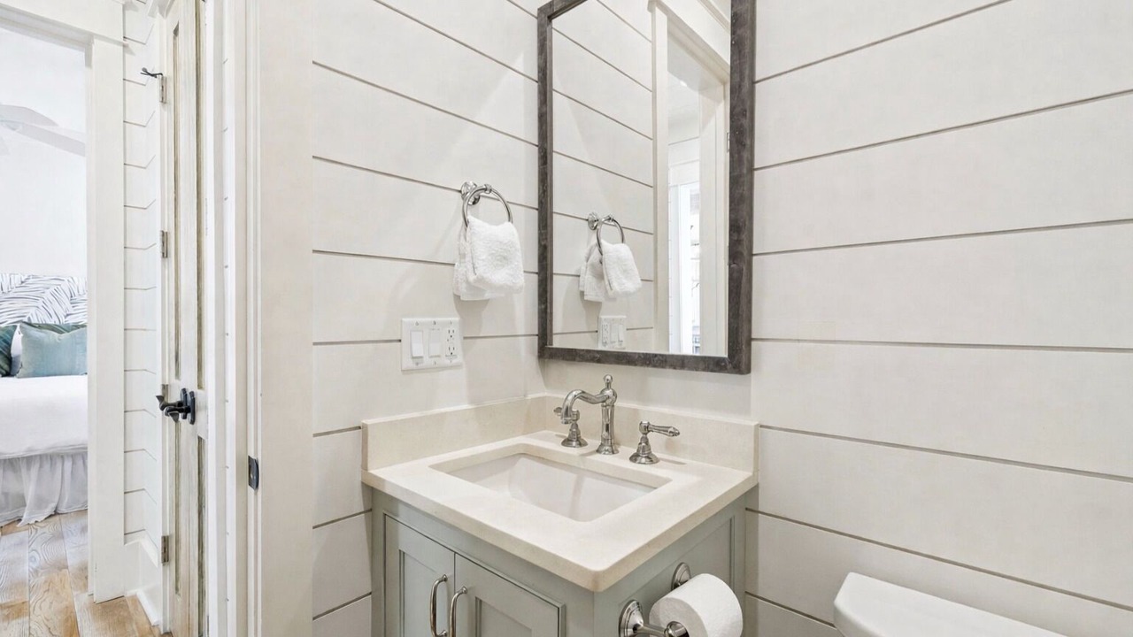 Photo of Bathroom in Gulf District