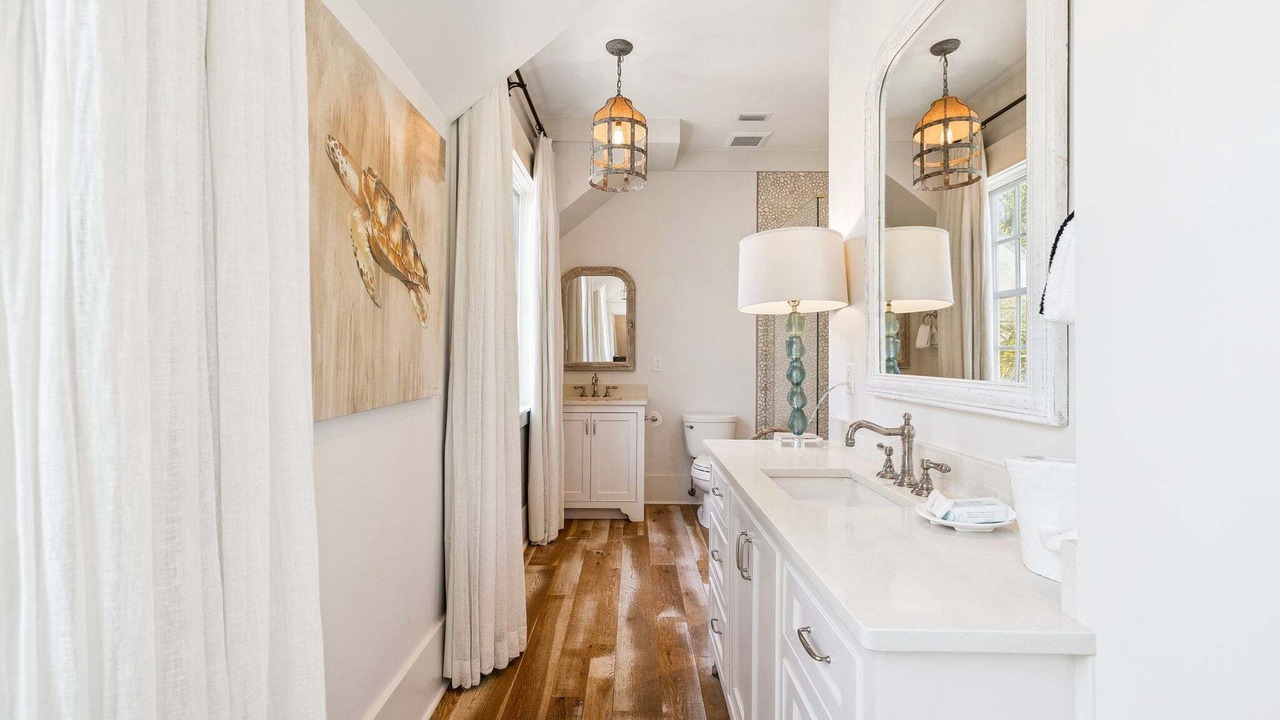 Photo of Bathroom in Gulf District